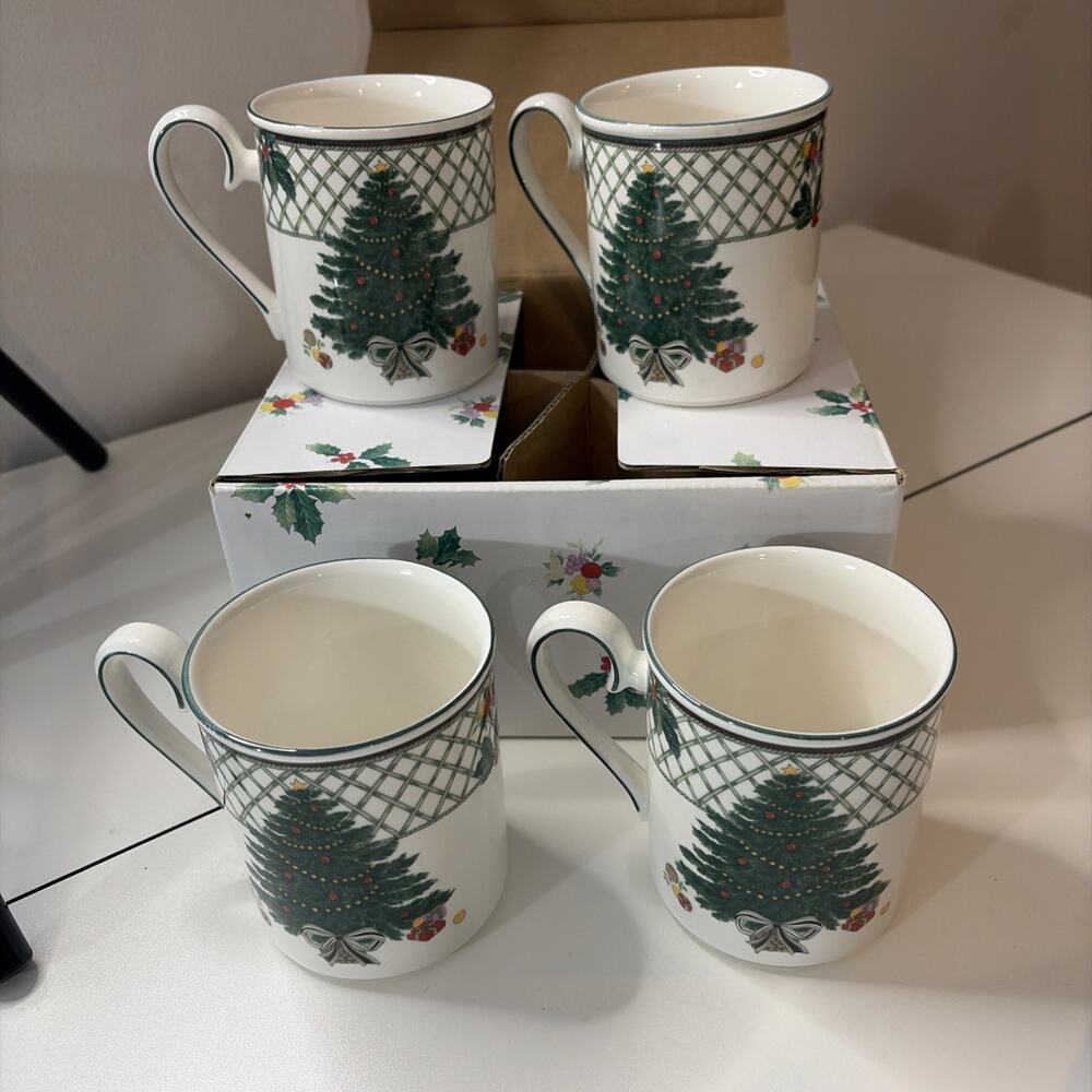 Mikasa Heritage Set Of 4 Coffee Mugs Christmas Story Tree Lattice 3 3/4 CAB08